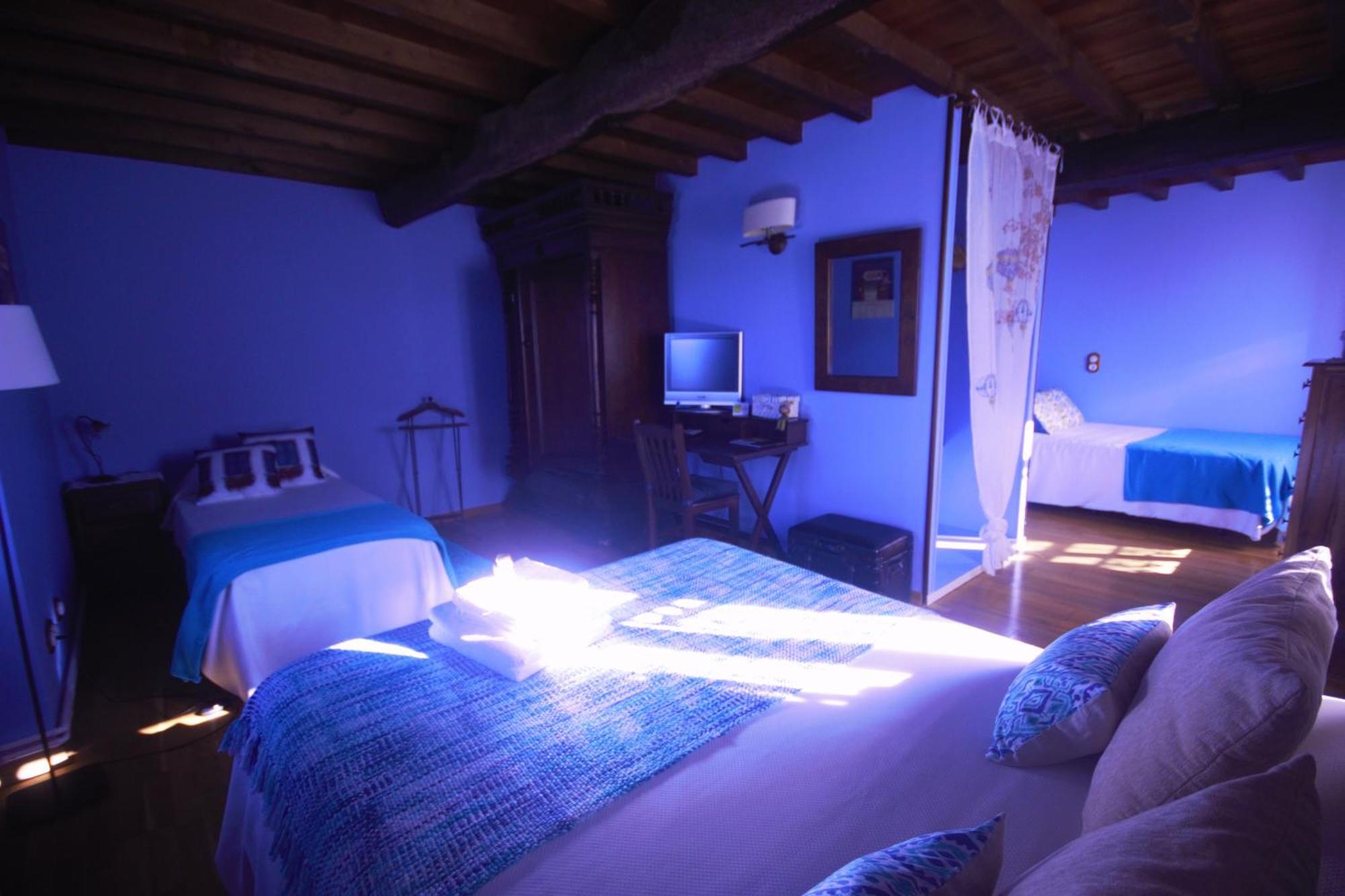 Os Tres Teixos Guest House San Acisclo Room photo